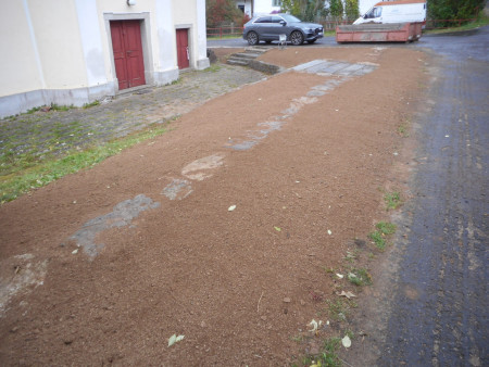 Krásné - schody, terén u kostela - 2025